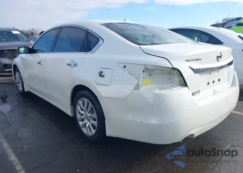 2015 Nissan Altima 2.5 S z USA, uszkodzony, nr VIN 1N4AL3AP1FC454828